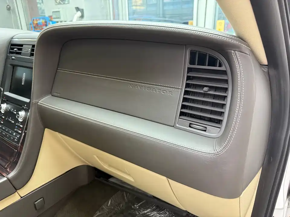 Lincoln Navigator