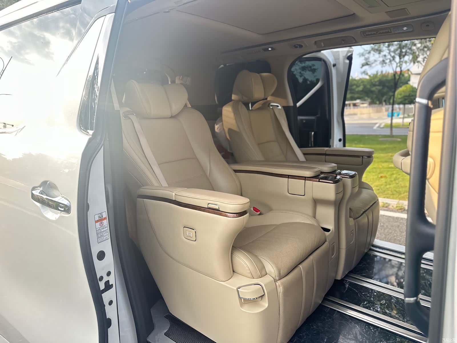 Toyota Alphard, 2016 все фото