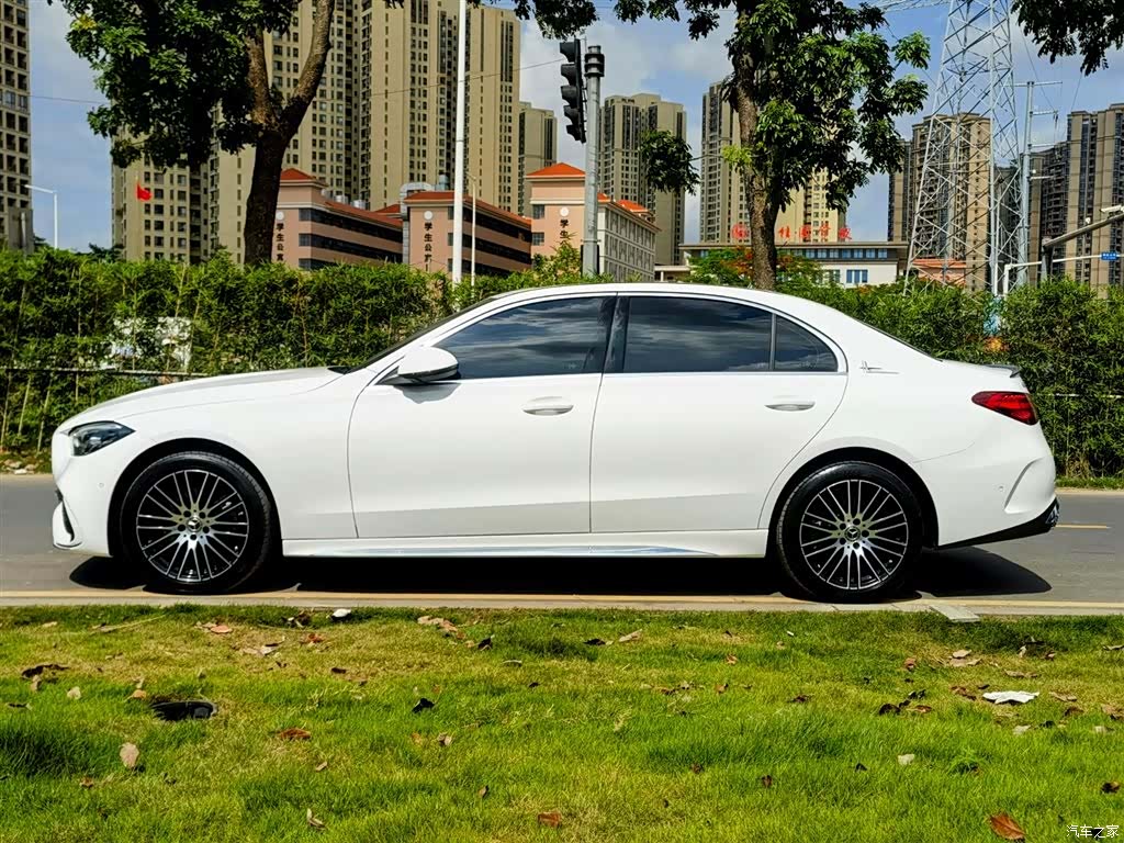 Mercedes-Benz C-Class, 2024 4
