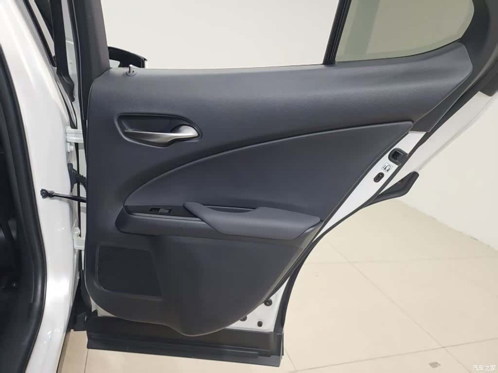Lexus UX, 2020 25