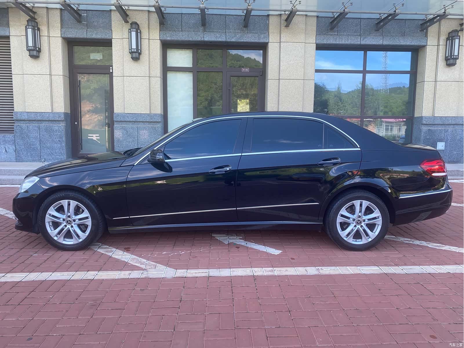 Mercedes-Benz E-Class, 2011 4