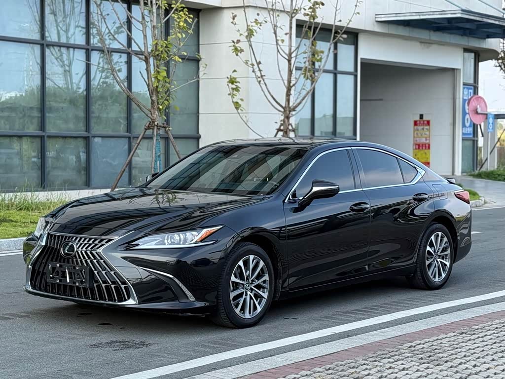 Lexus ES 2022 300h