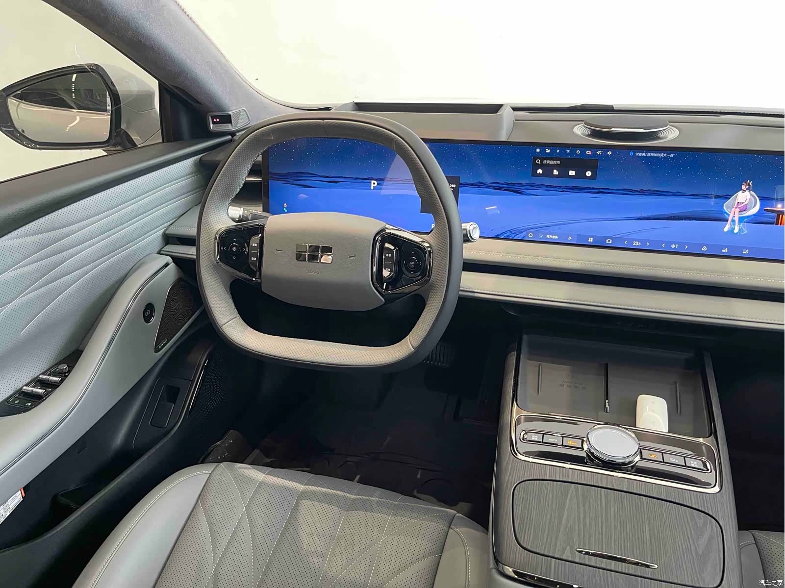 Geely E8, 2025 11