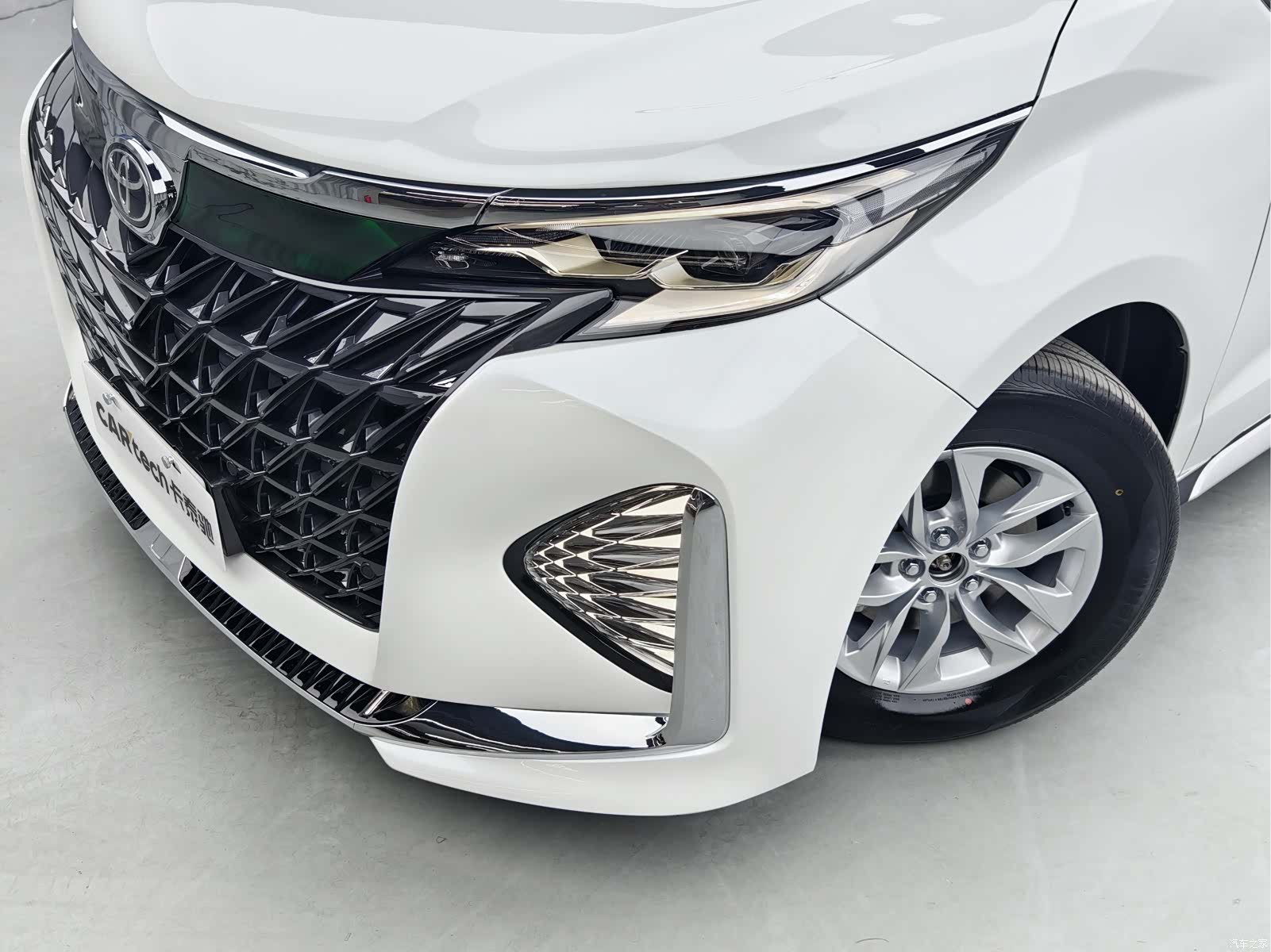 Toyota Granvia, 2026 6