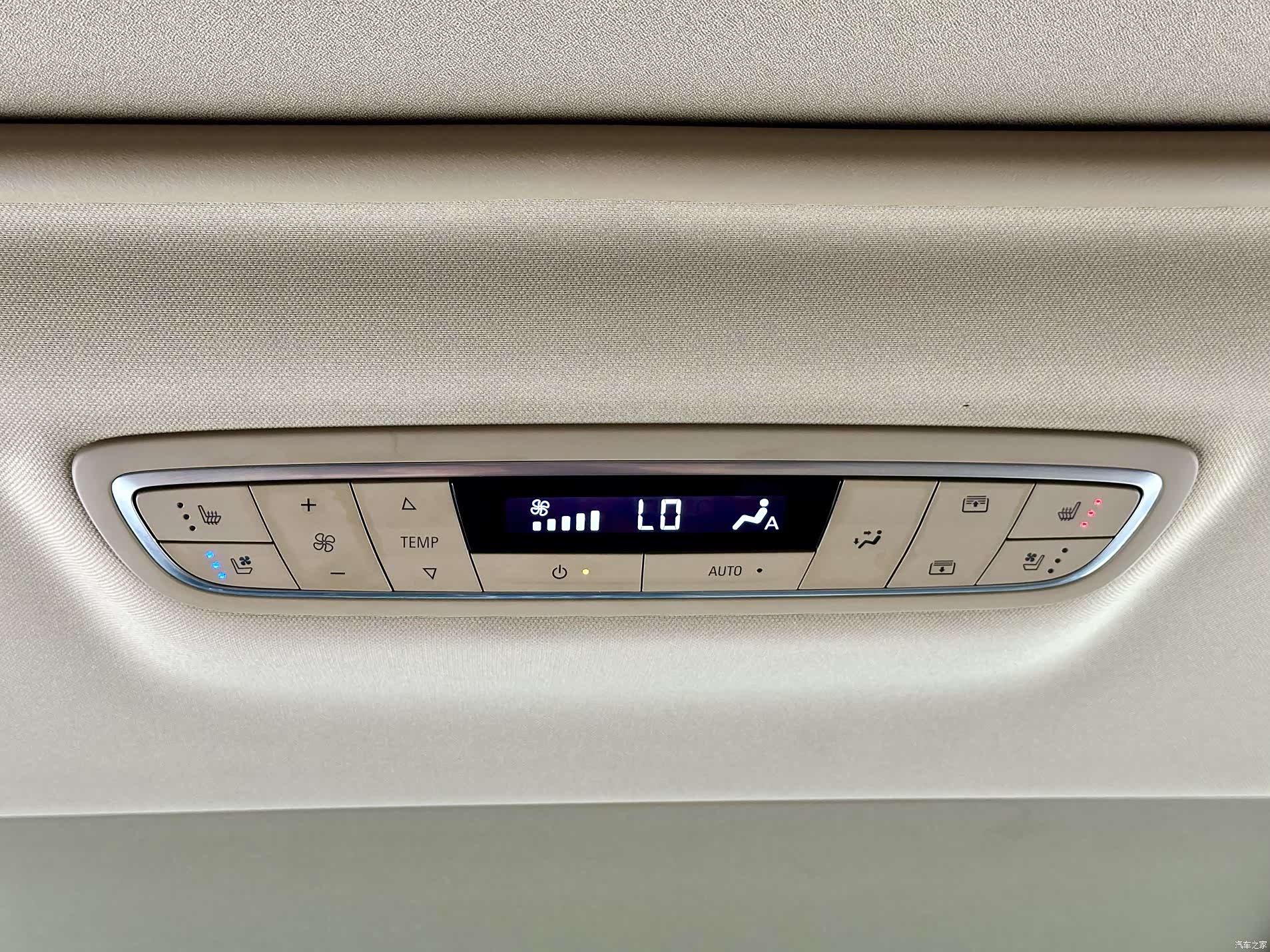 Buick GL8, 2018 13