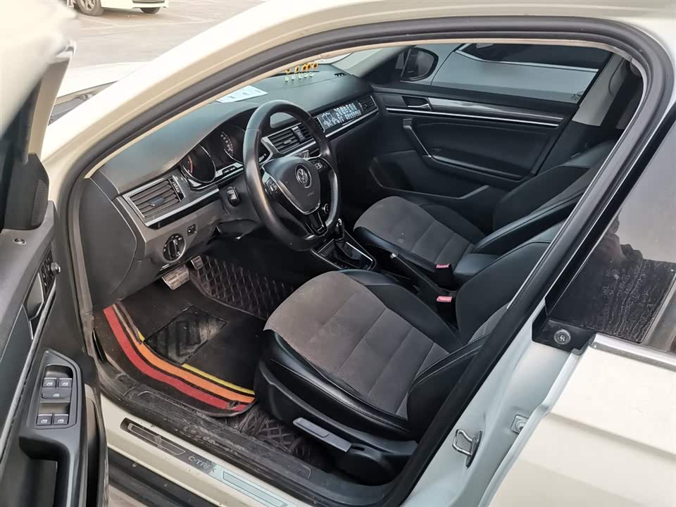 Volkswagen C-TREK Wei Collar