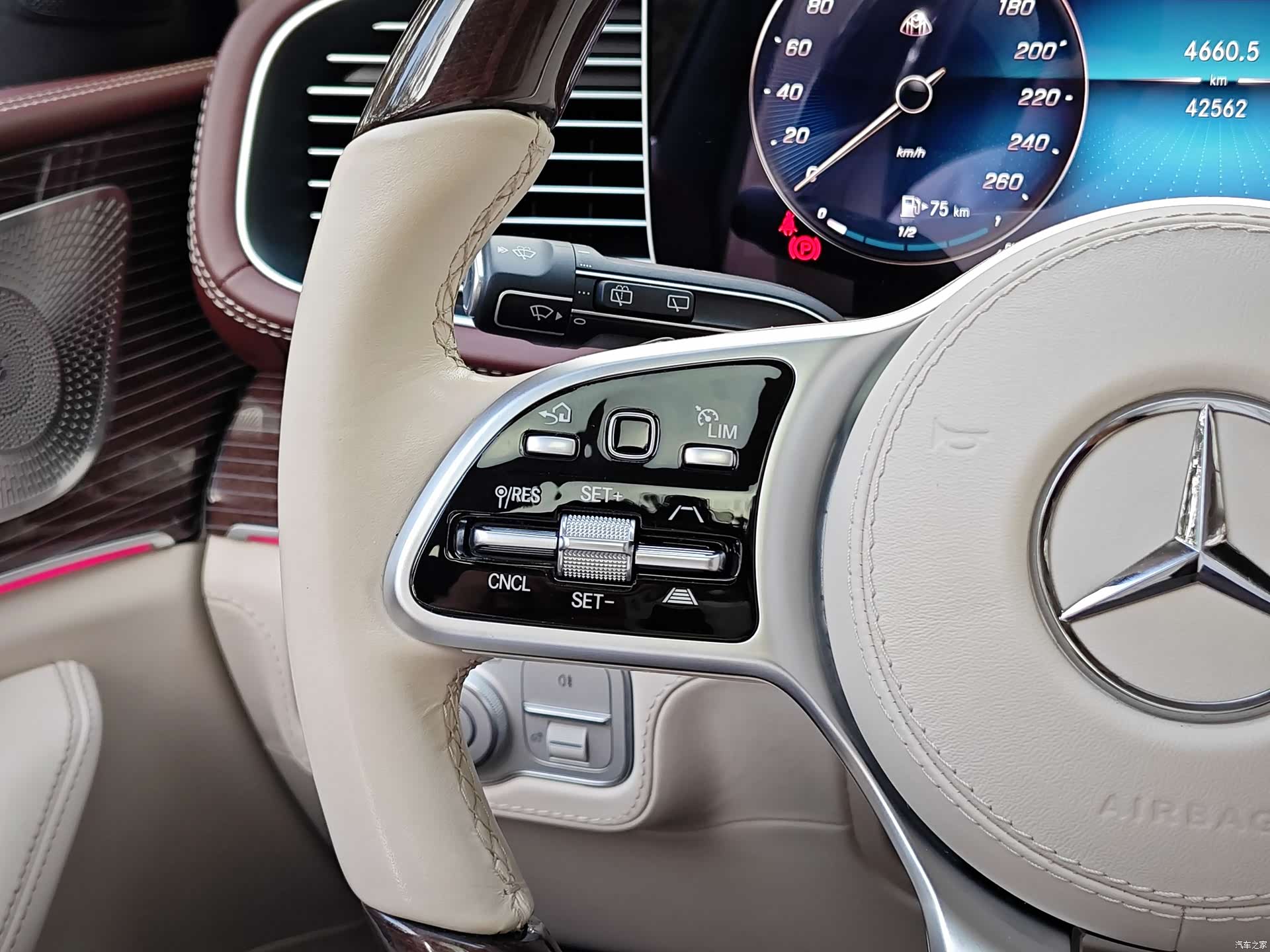 Maybach GLS, 2022 15