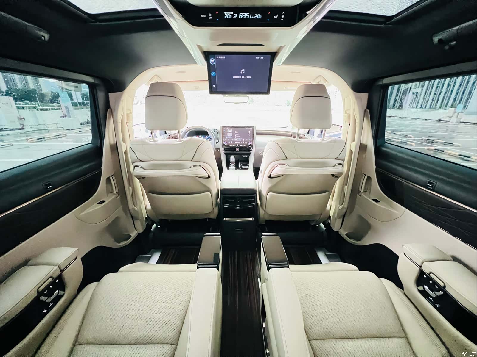 Toyota Alphard, 2024 10