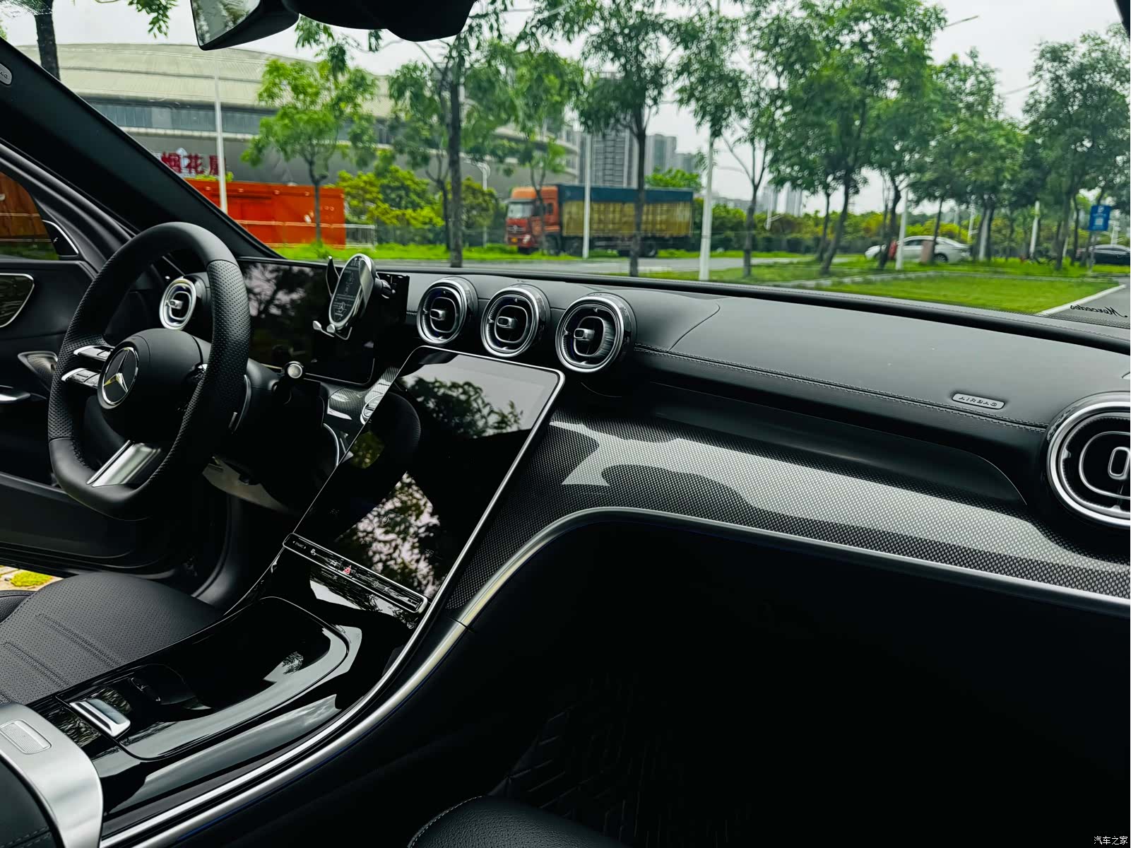 Mercedes-Benz C-Class, 2025 15