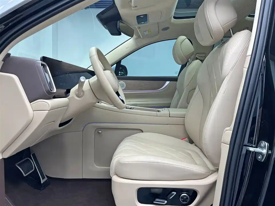 AITO Ask the world M9