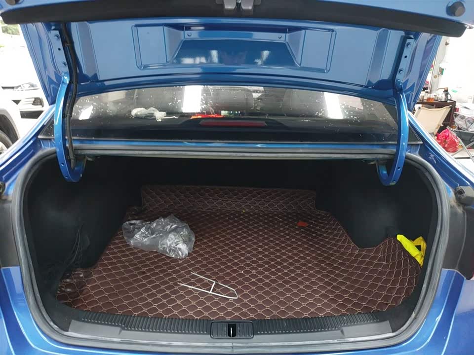 Roewe i5