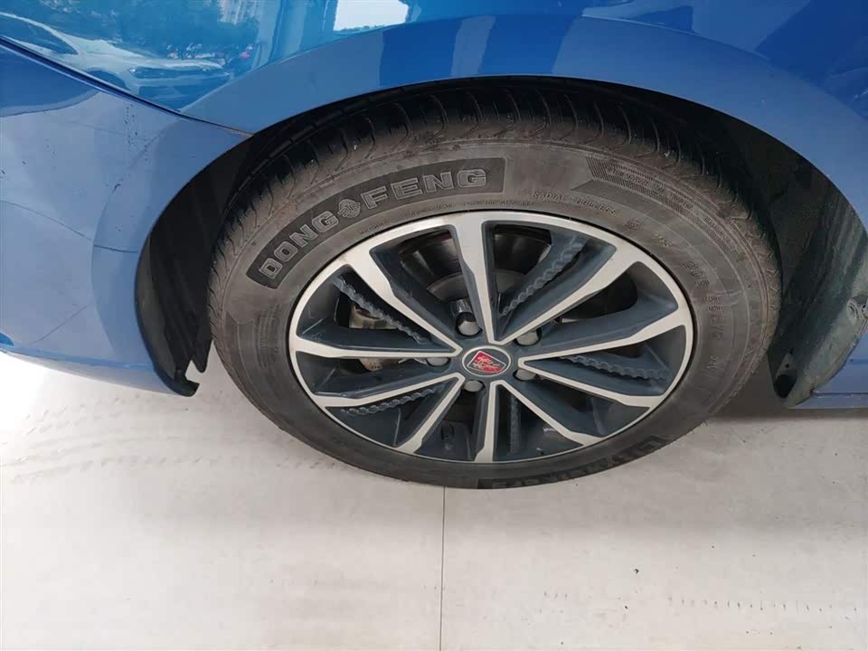 Roewe i5