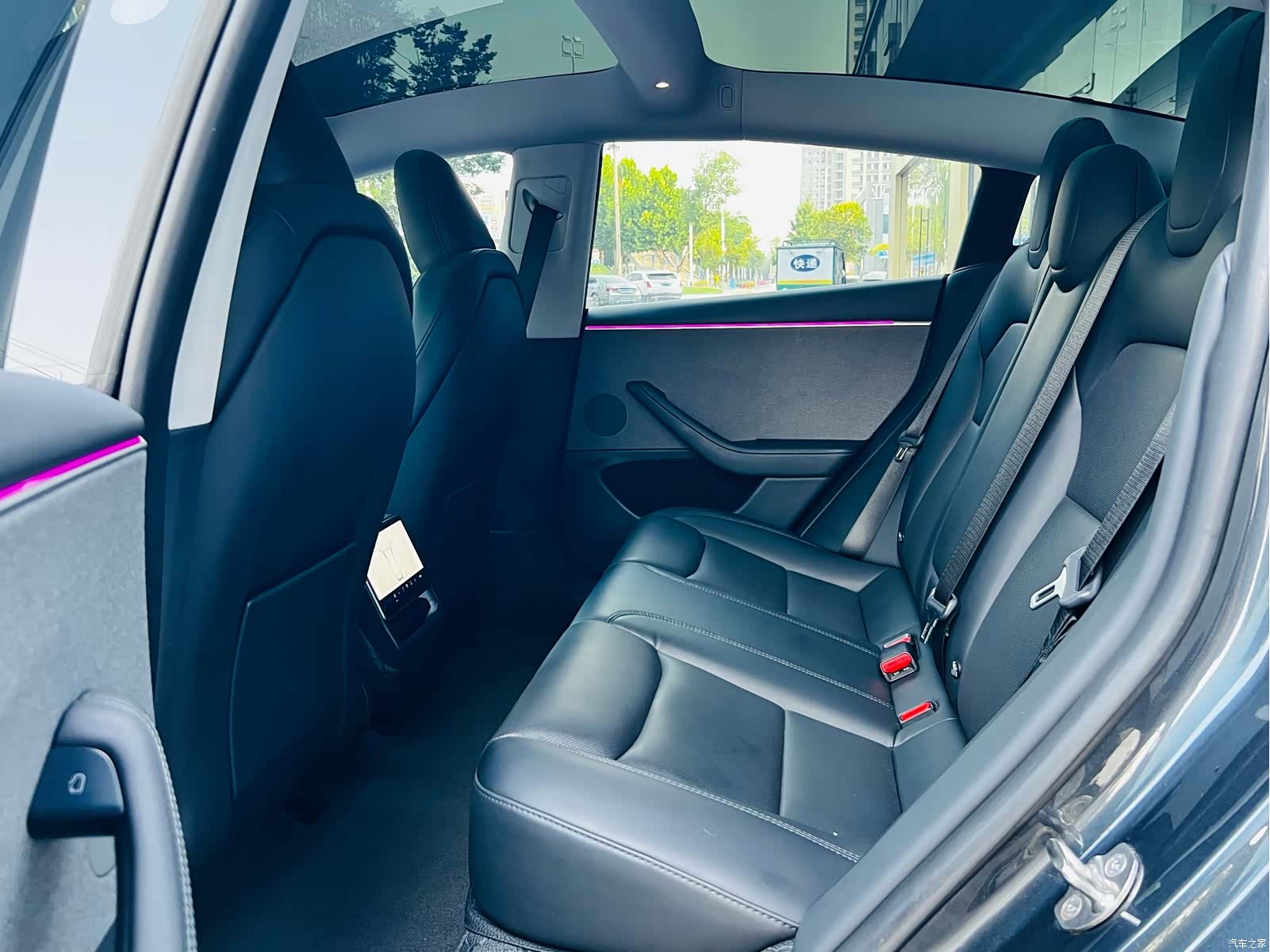 Tesla Model 3, 2024 11