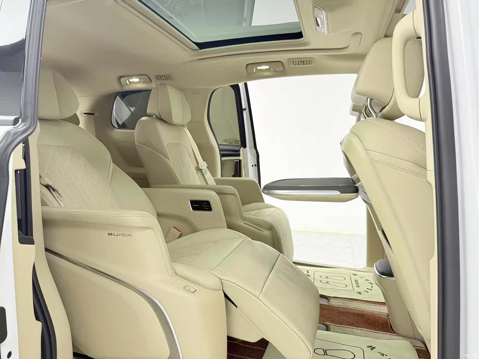 Buick GL8, 2023 9