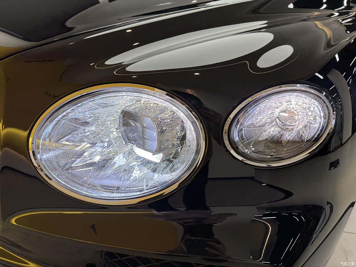 Bentley Bentayga, 2022 27