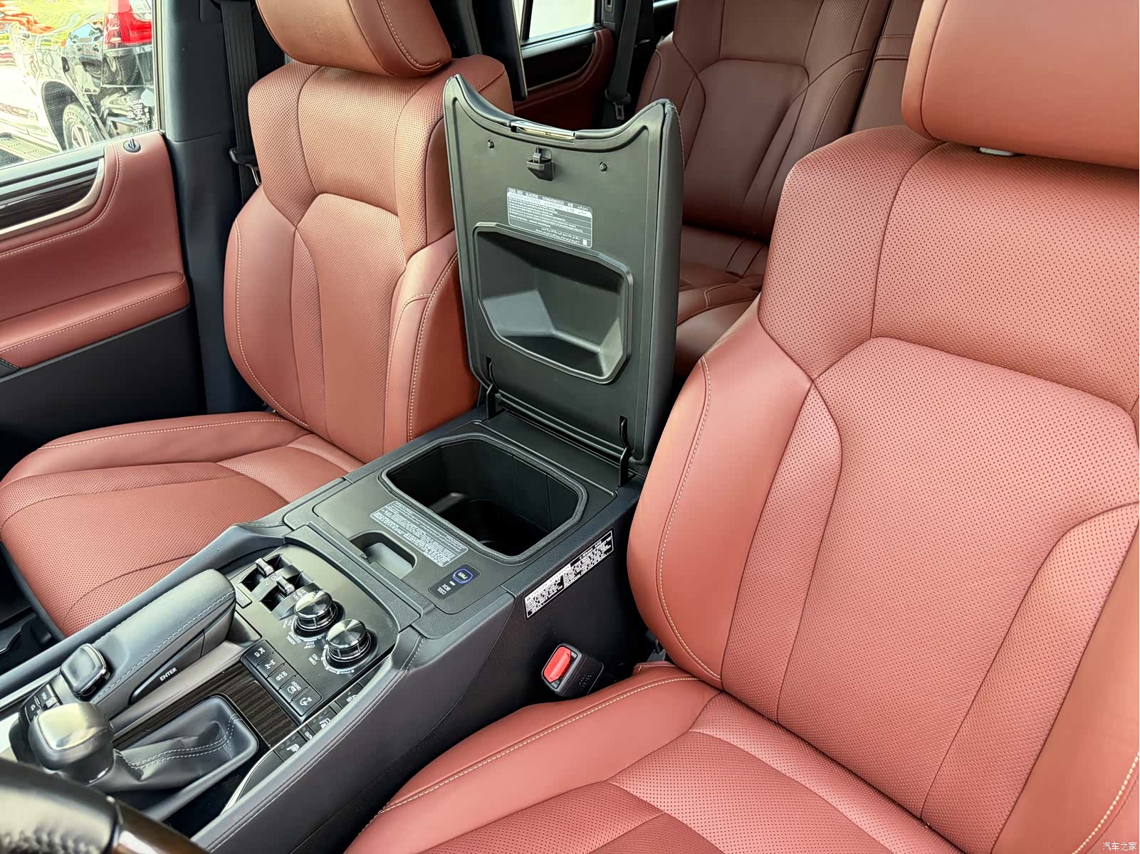 Lexus LX, 2020 9