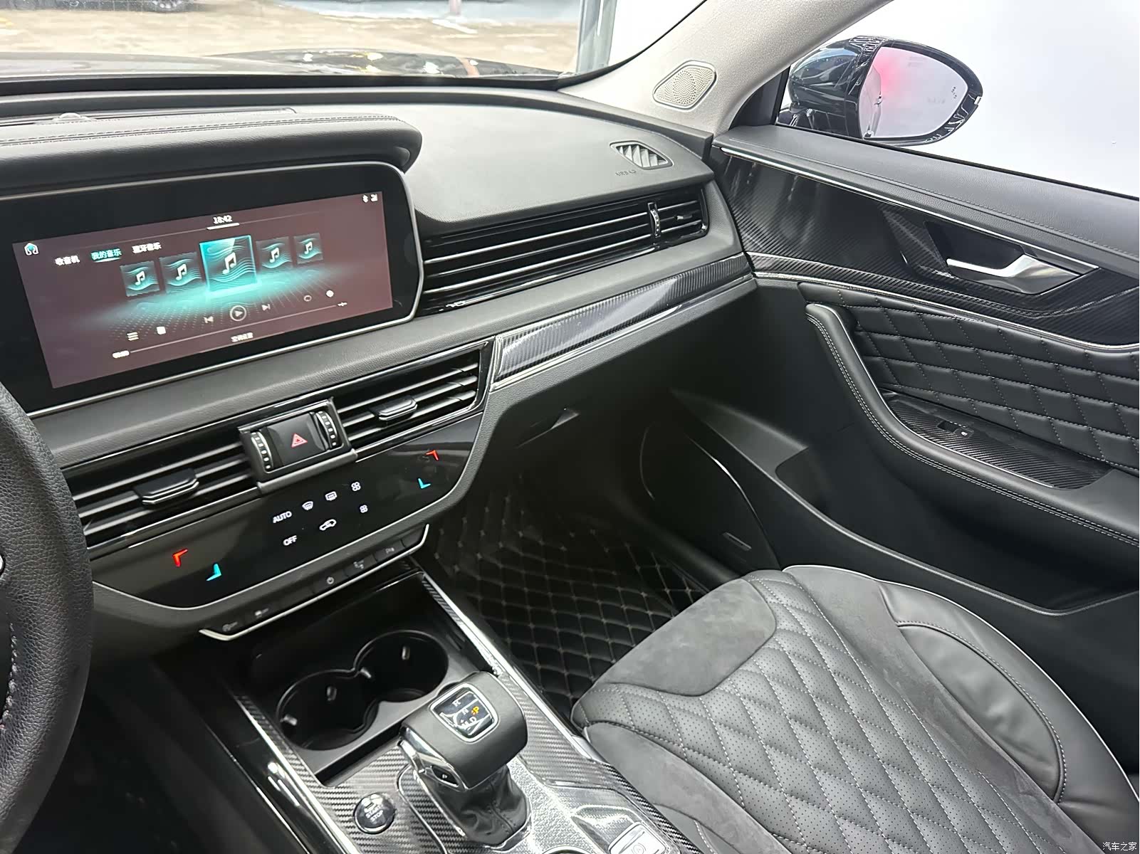 Hongqi HS5, 2020 9