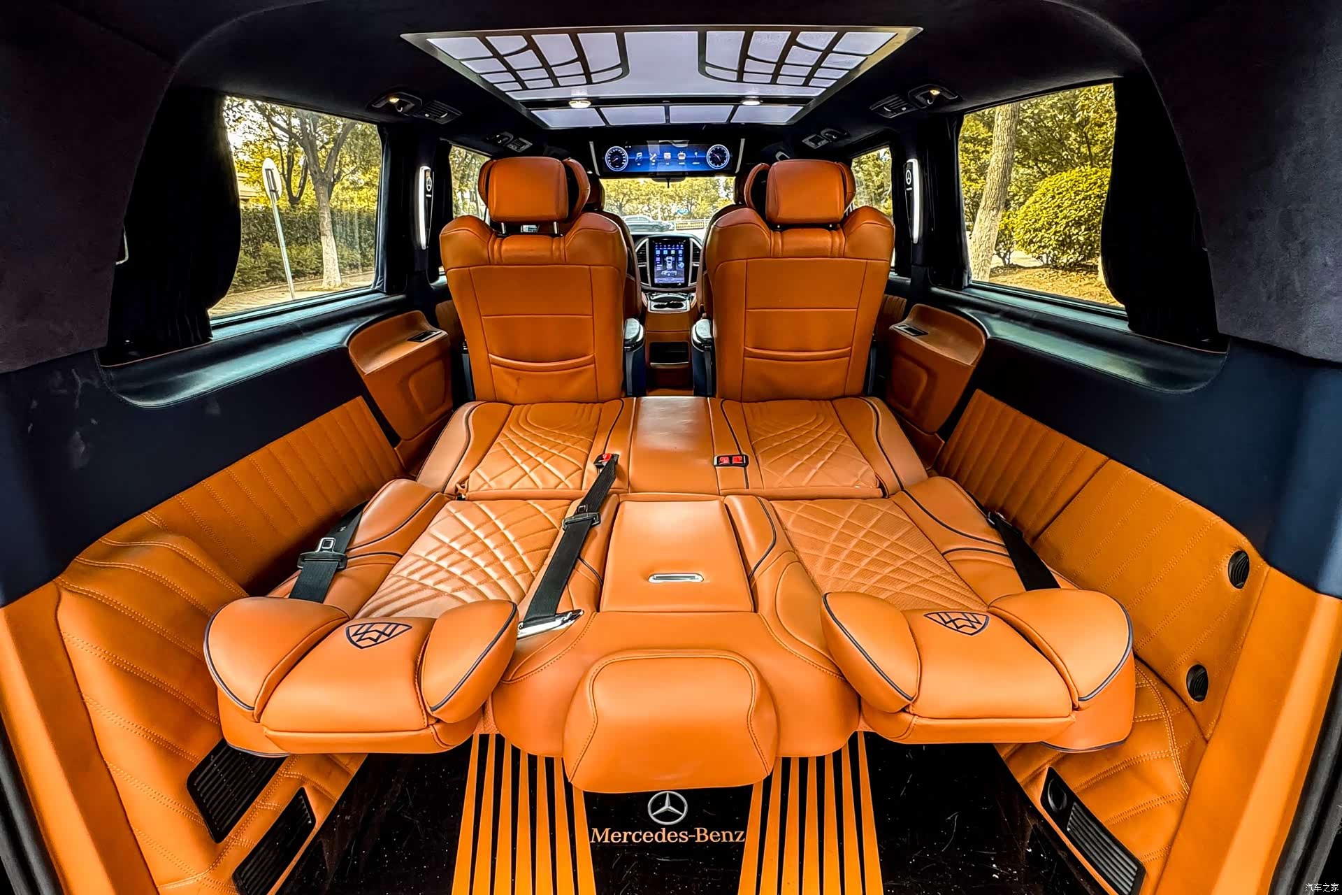 Mercedes-Benz 7, 2022 23