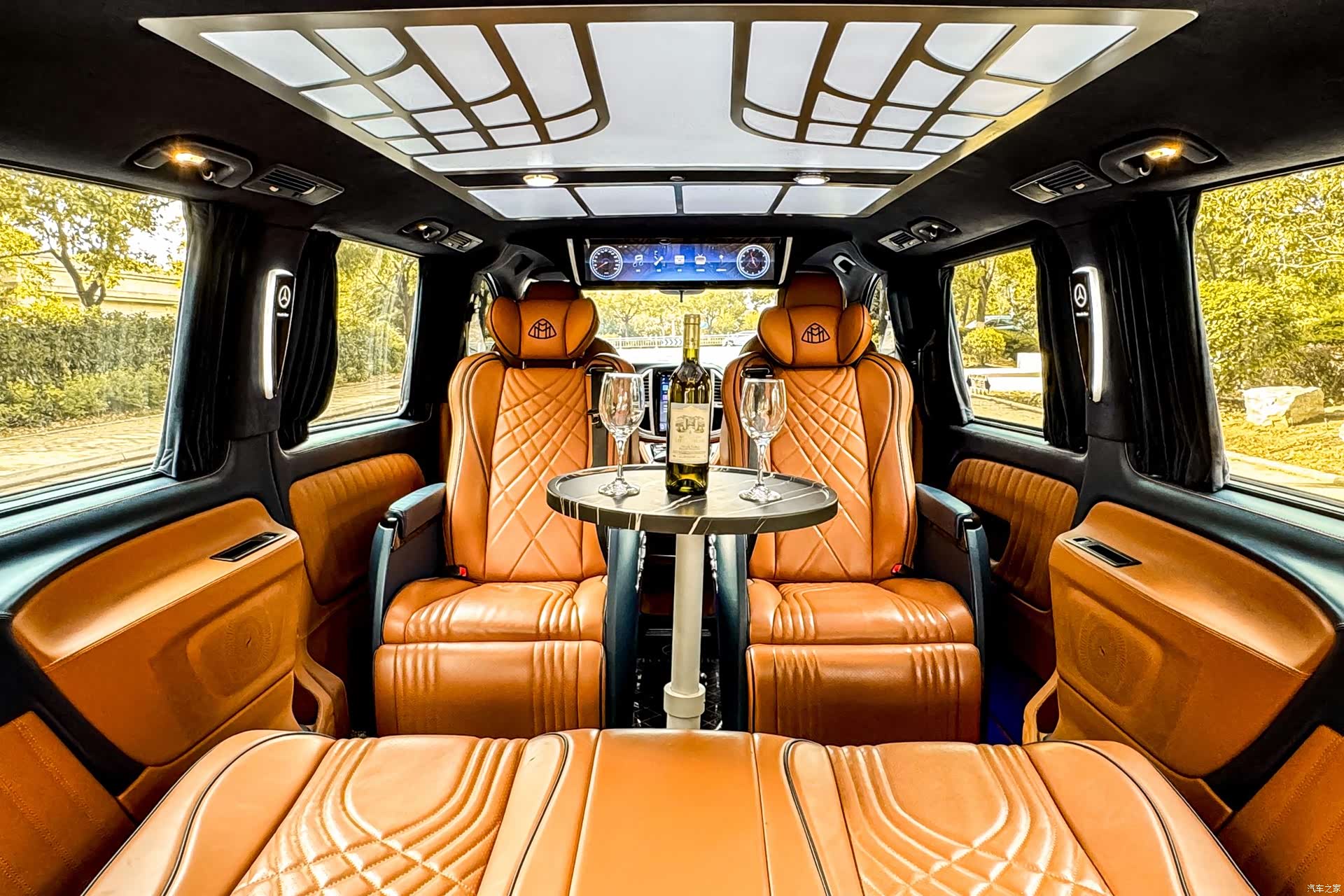 Mercedes-Benz 7, 2022 16