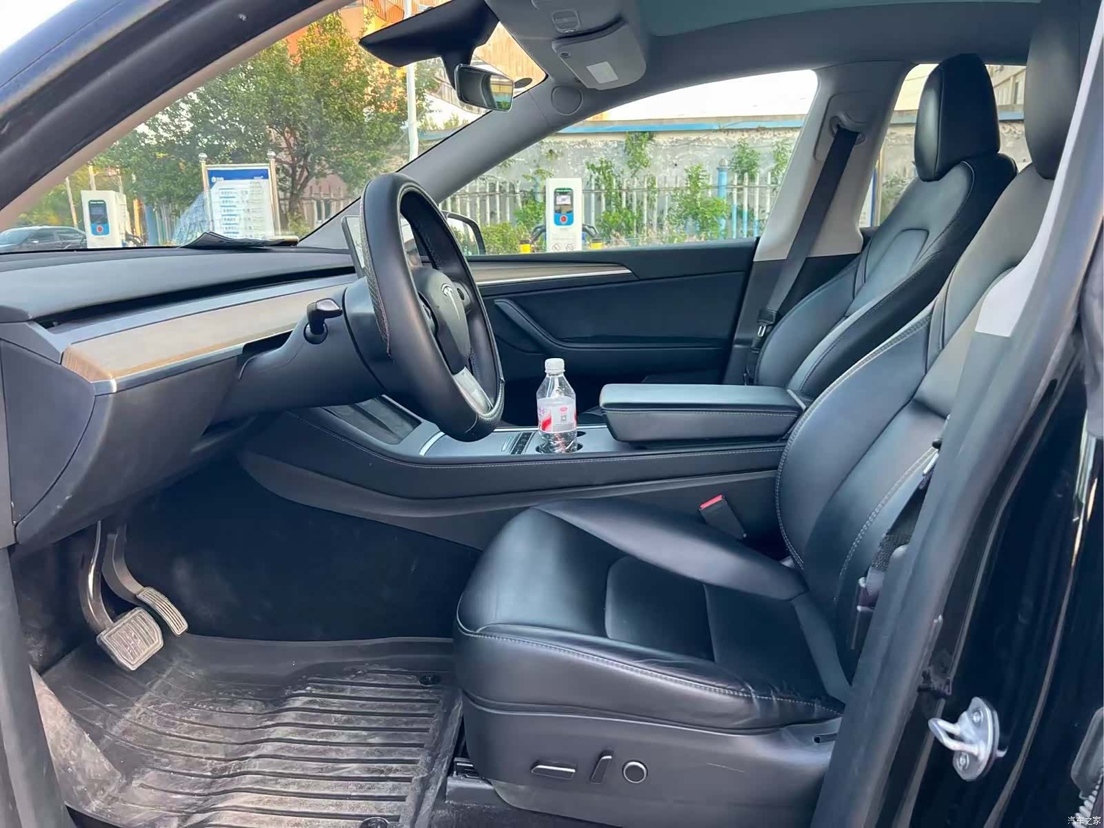 Tesla Model Y, 2023 4