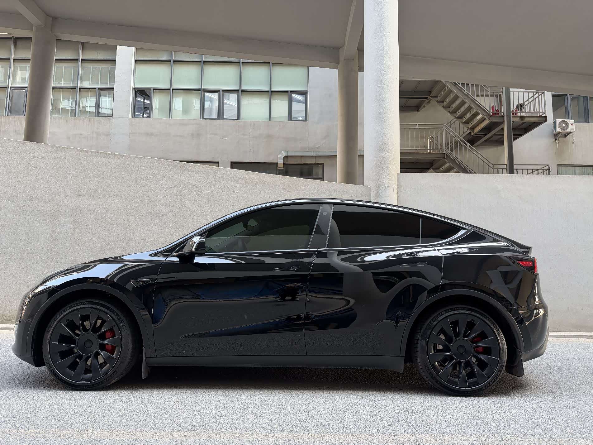 Tesla Model Y, 2021 10