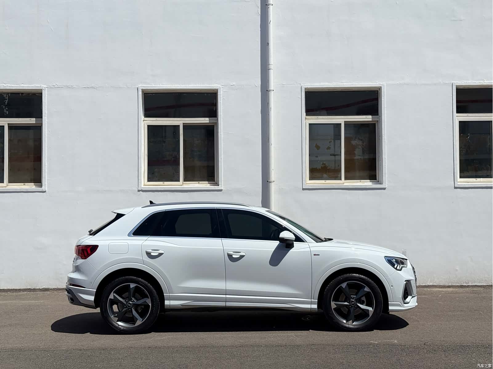 Audi Q3, 2023 4