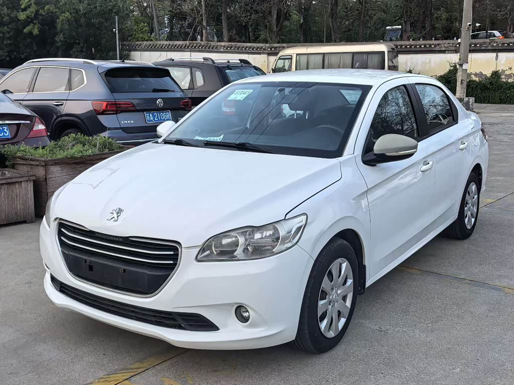 Peugeot 301 2014 1.6L MT Comfort