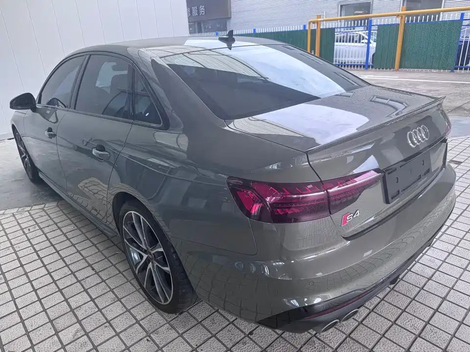 Audi S4
