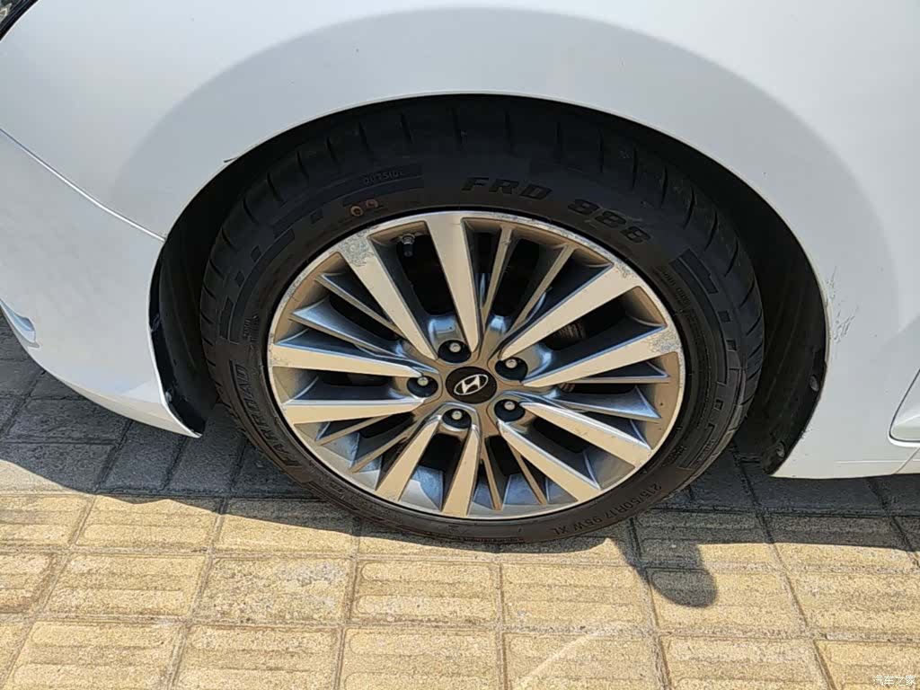 Hyundai DLX, 2017 23