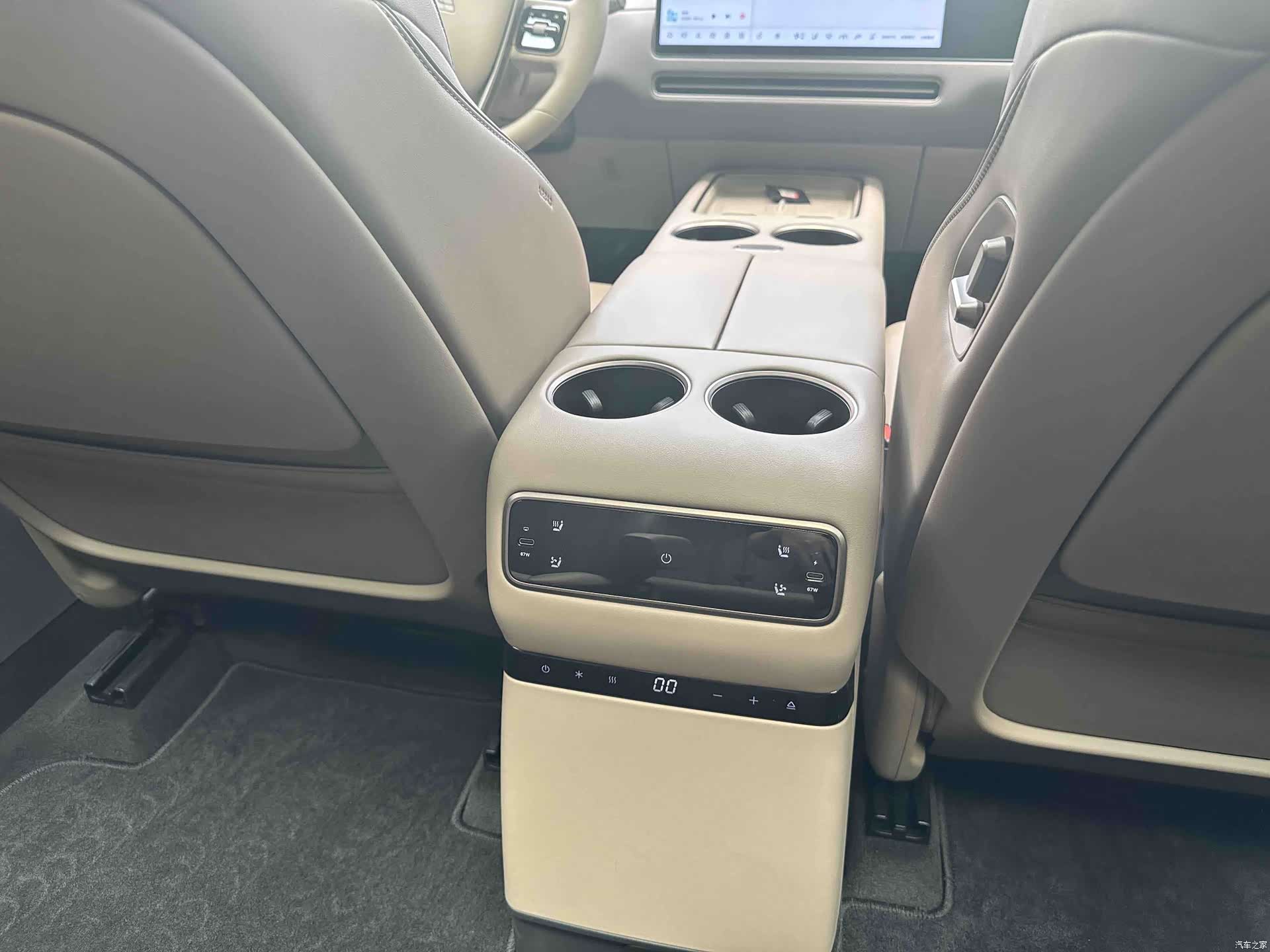 Li Auto i8, 2025 12