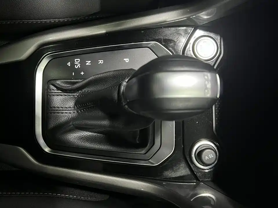 Volkswagen T-ROC exploring Songs