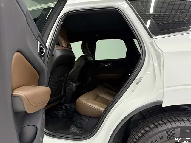 Volvo XC60, 2023 10