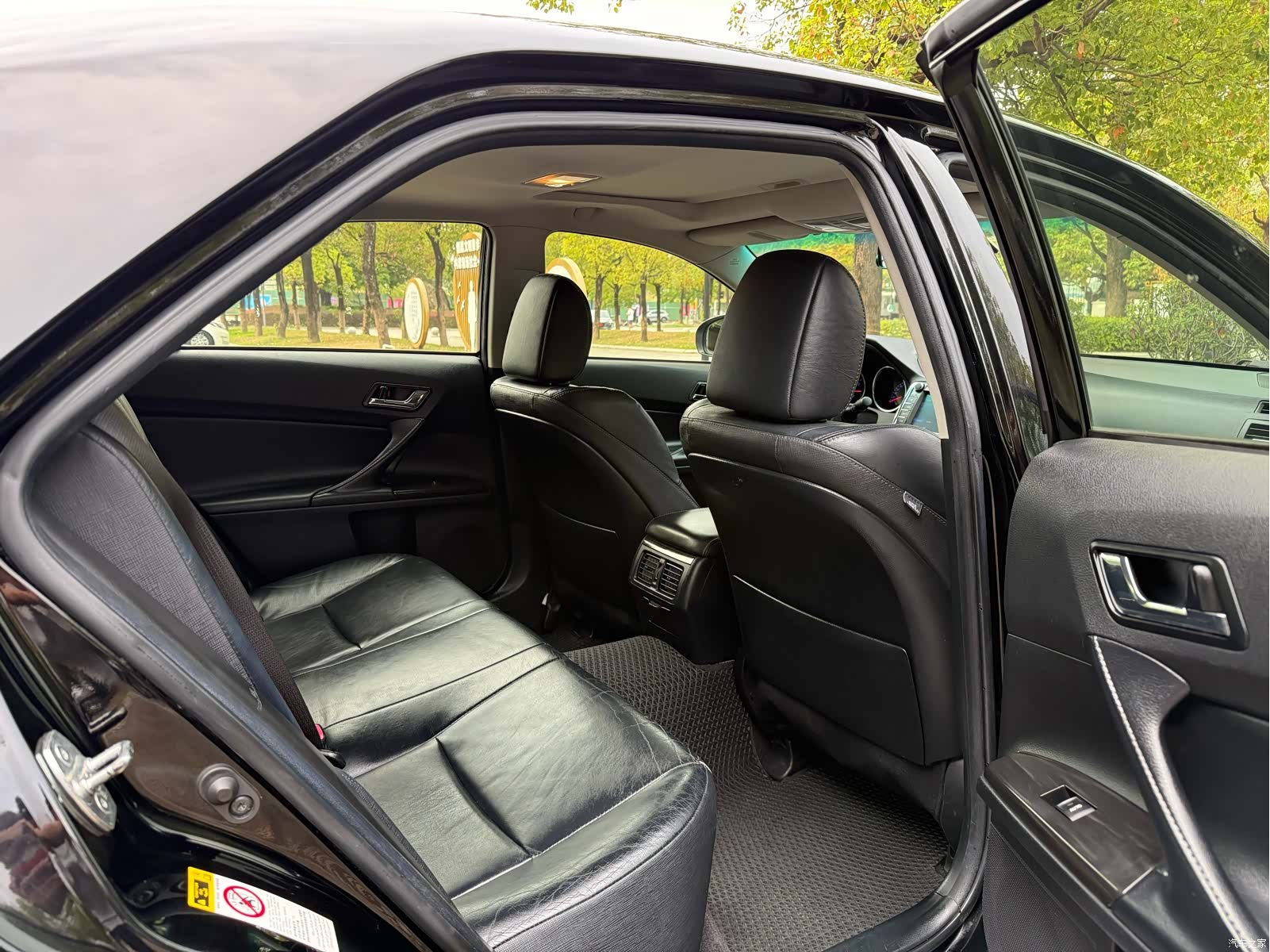 Toyota 2.5V, 2013 16