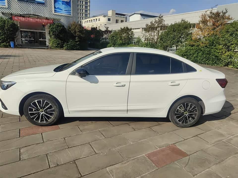 Roewe i5