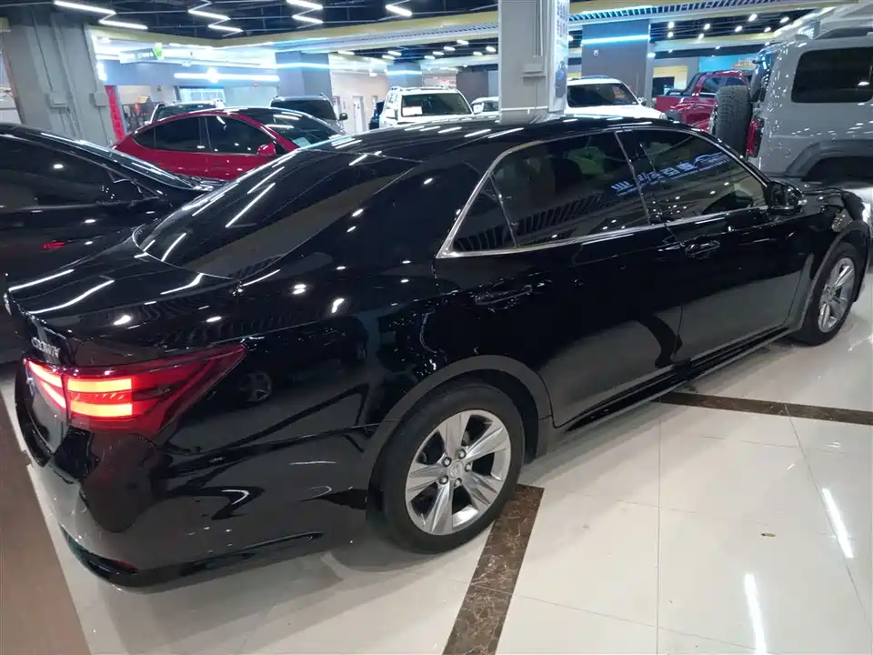 Toyota crown