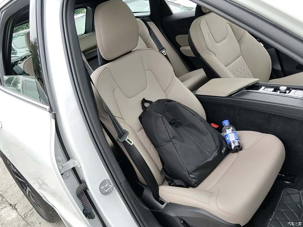 Volvo XC60, 2025 25