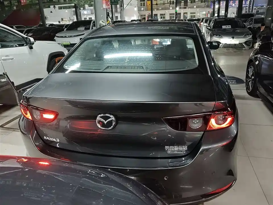 Mazda 3 Angkesaila