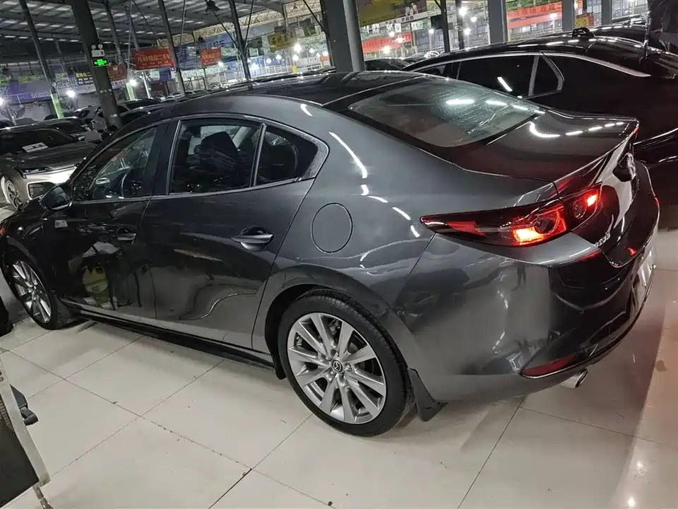 Mazda 3 Angkesaila