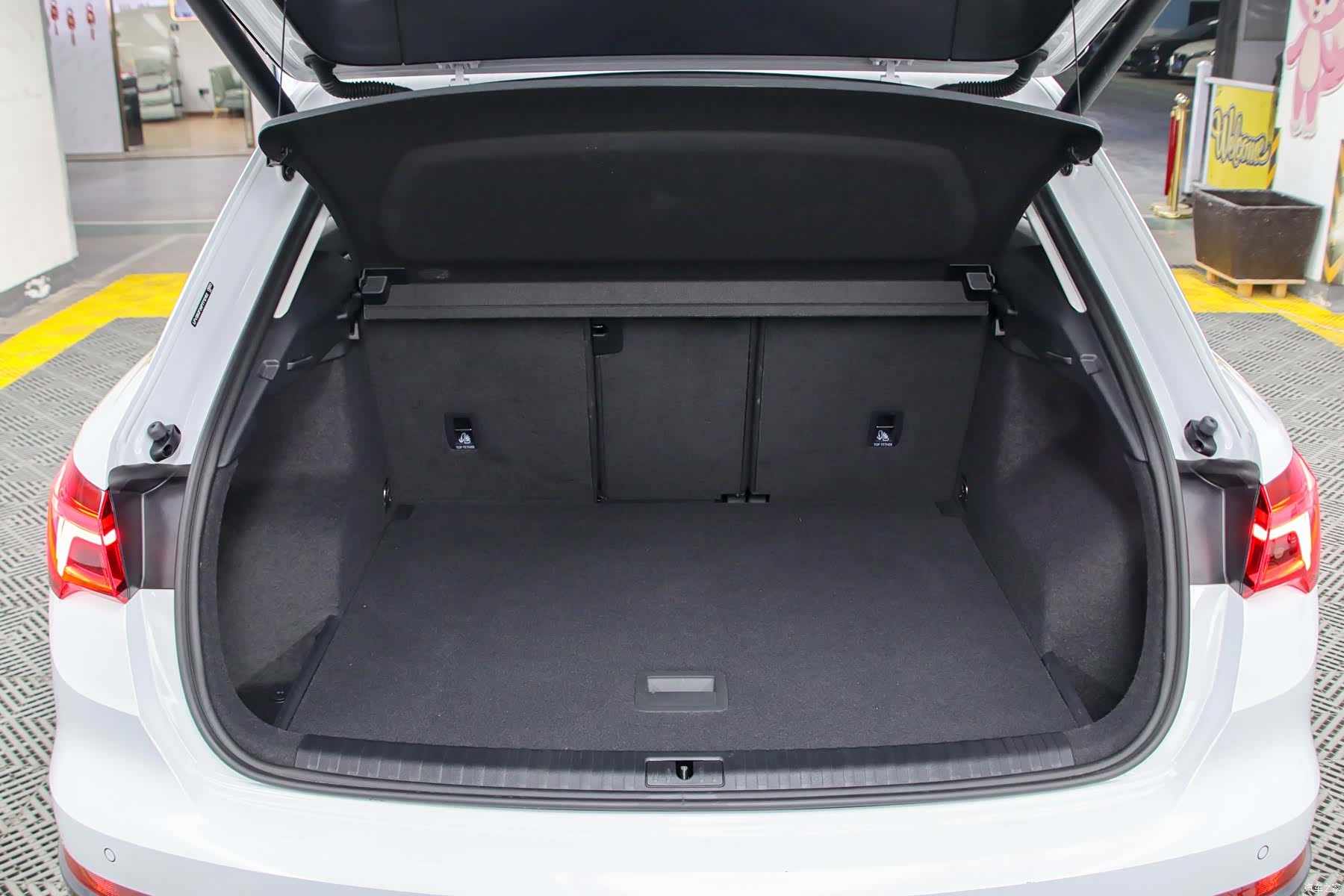 Audi Q3, 2023 16