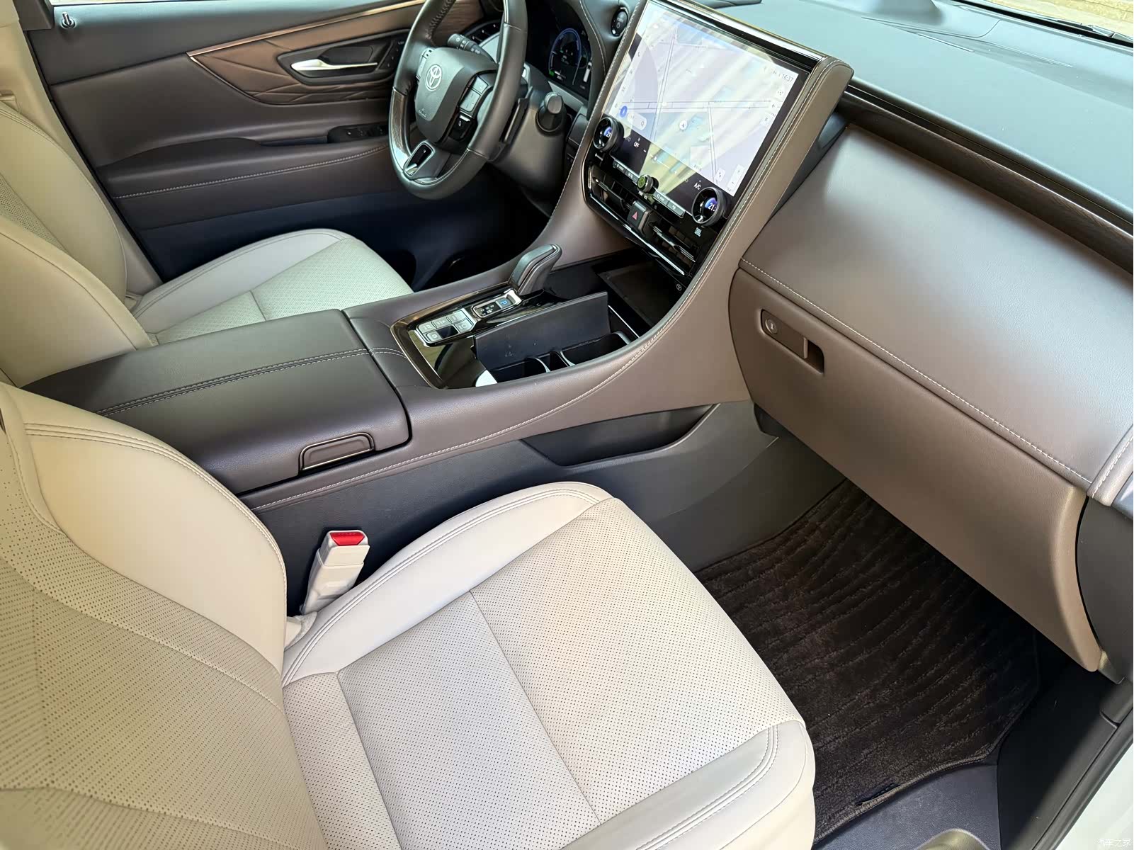 Toyota Alphard, 2024 9