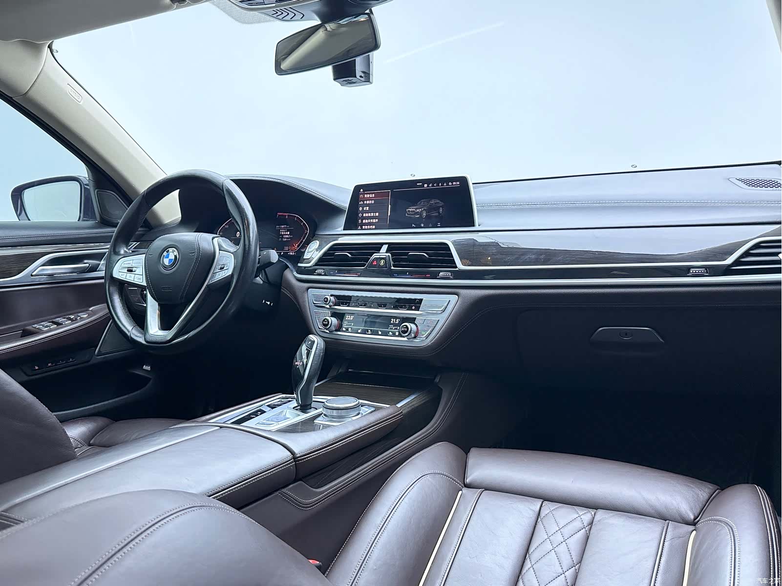BMW 7 Series, 2020 все фото