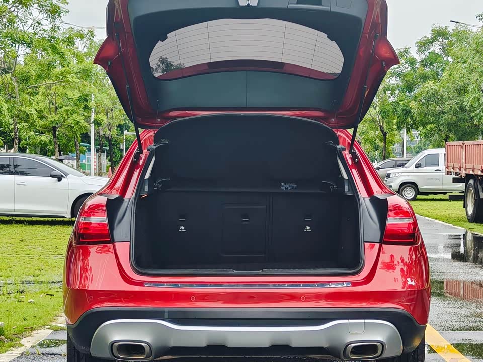 Mercedes-Benz GLA Mercedes-Benz GLA