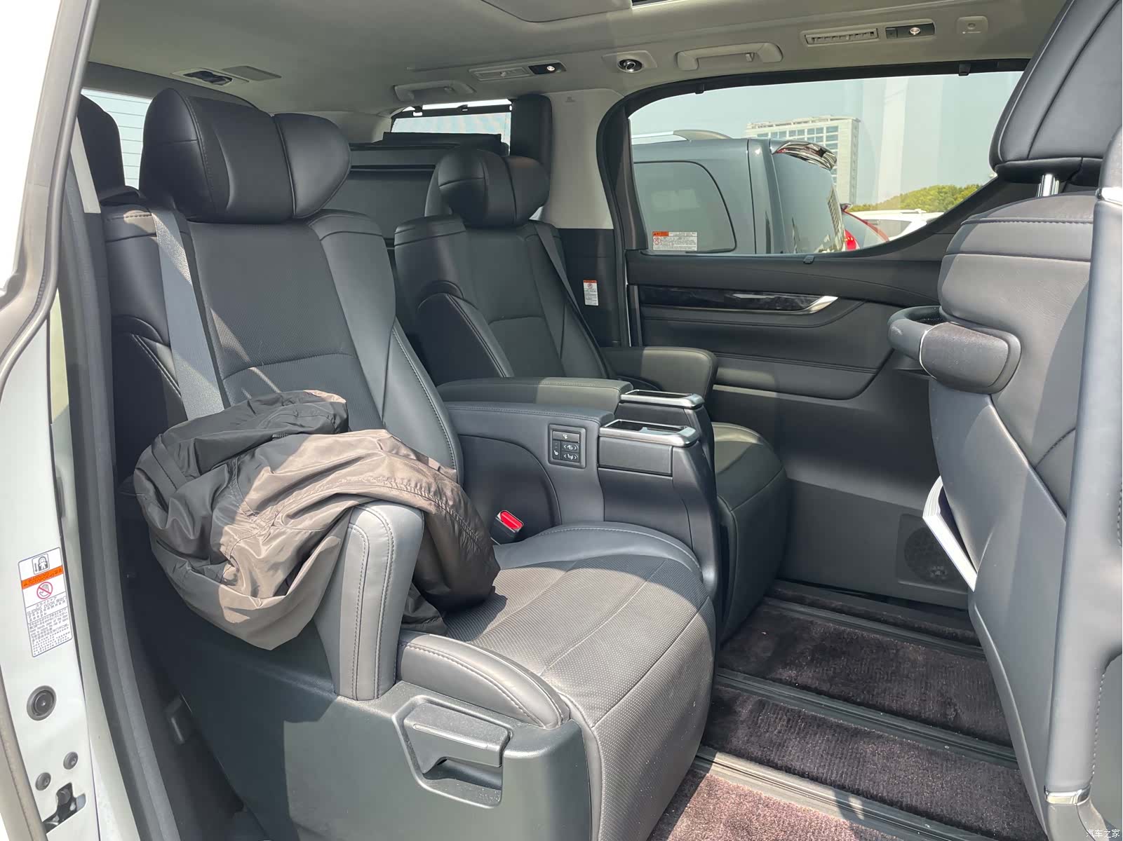 Toyota Vellfire, 2020 8