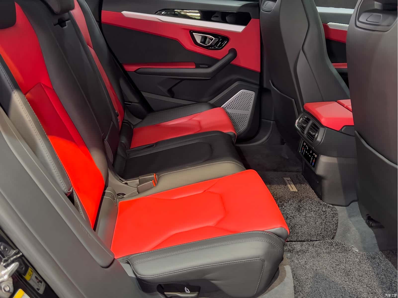 Lamborghini Urus, 2019 23