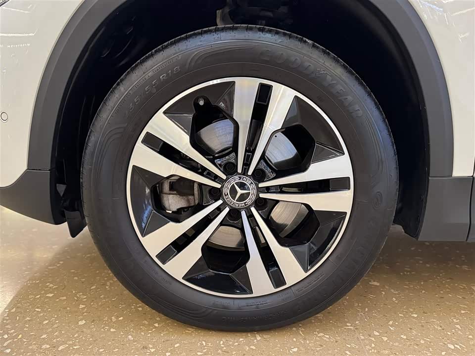 Mercedes-Benz GLA Mercedes-Benz GLA