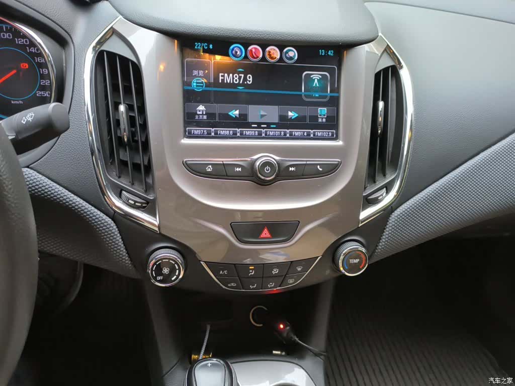 Chevrolet 320, 2017 6