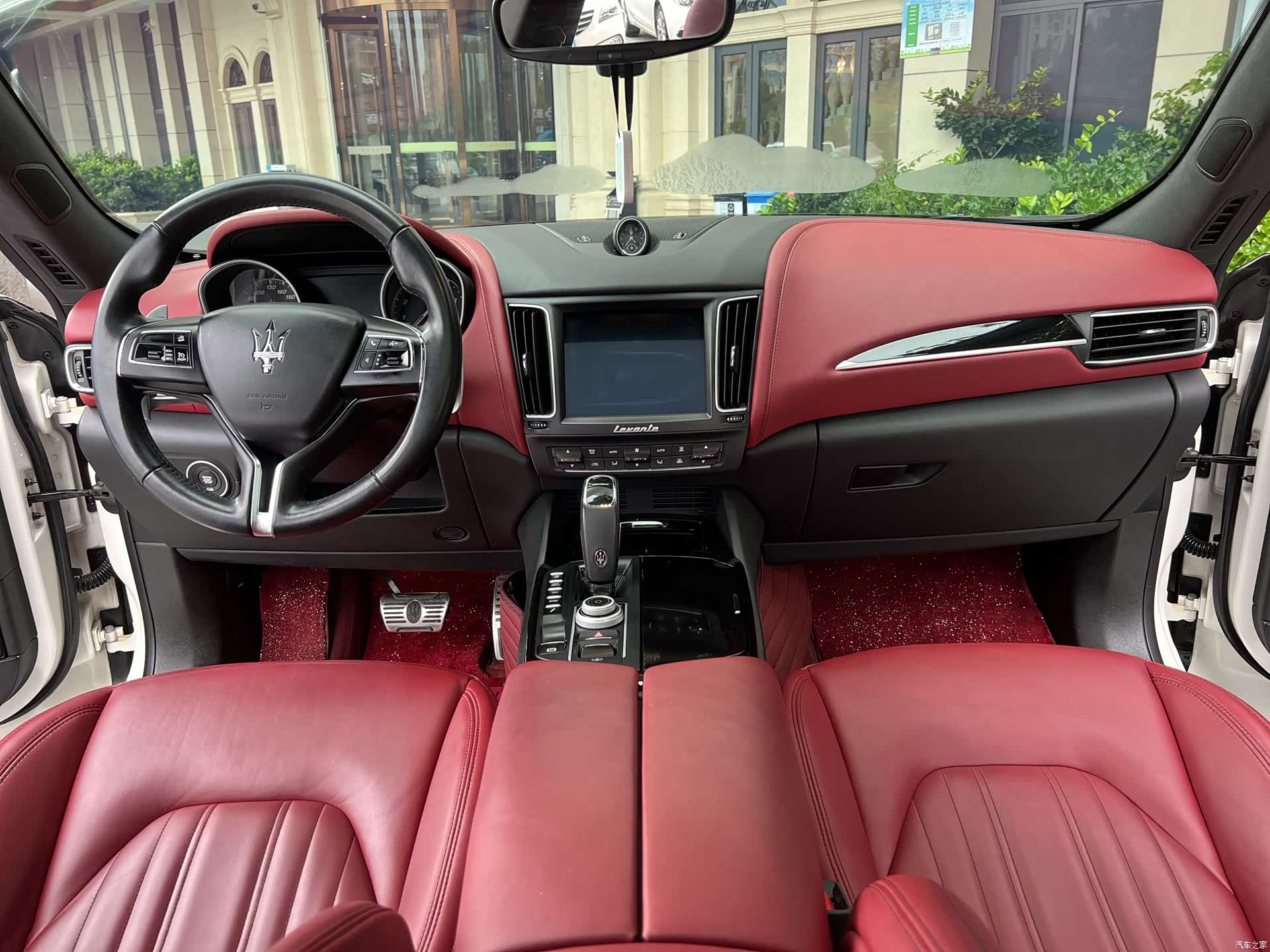 Maserati Levante, 2020 все фото