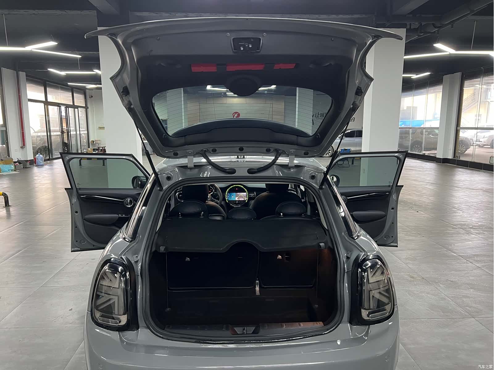 Mini ONE, 2021 18