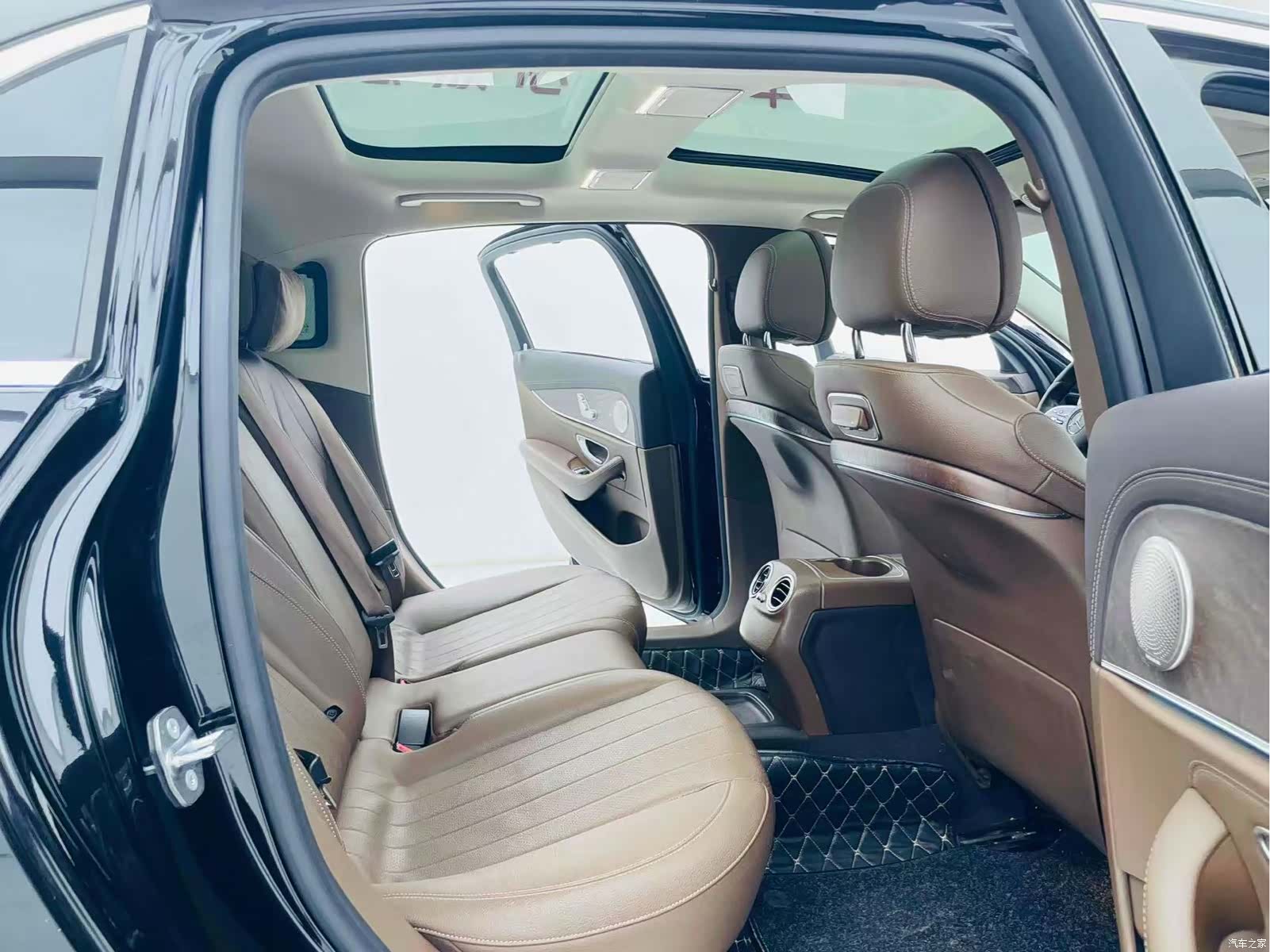 Mercedes-Benz E-Class, 2019 12
