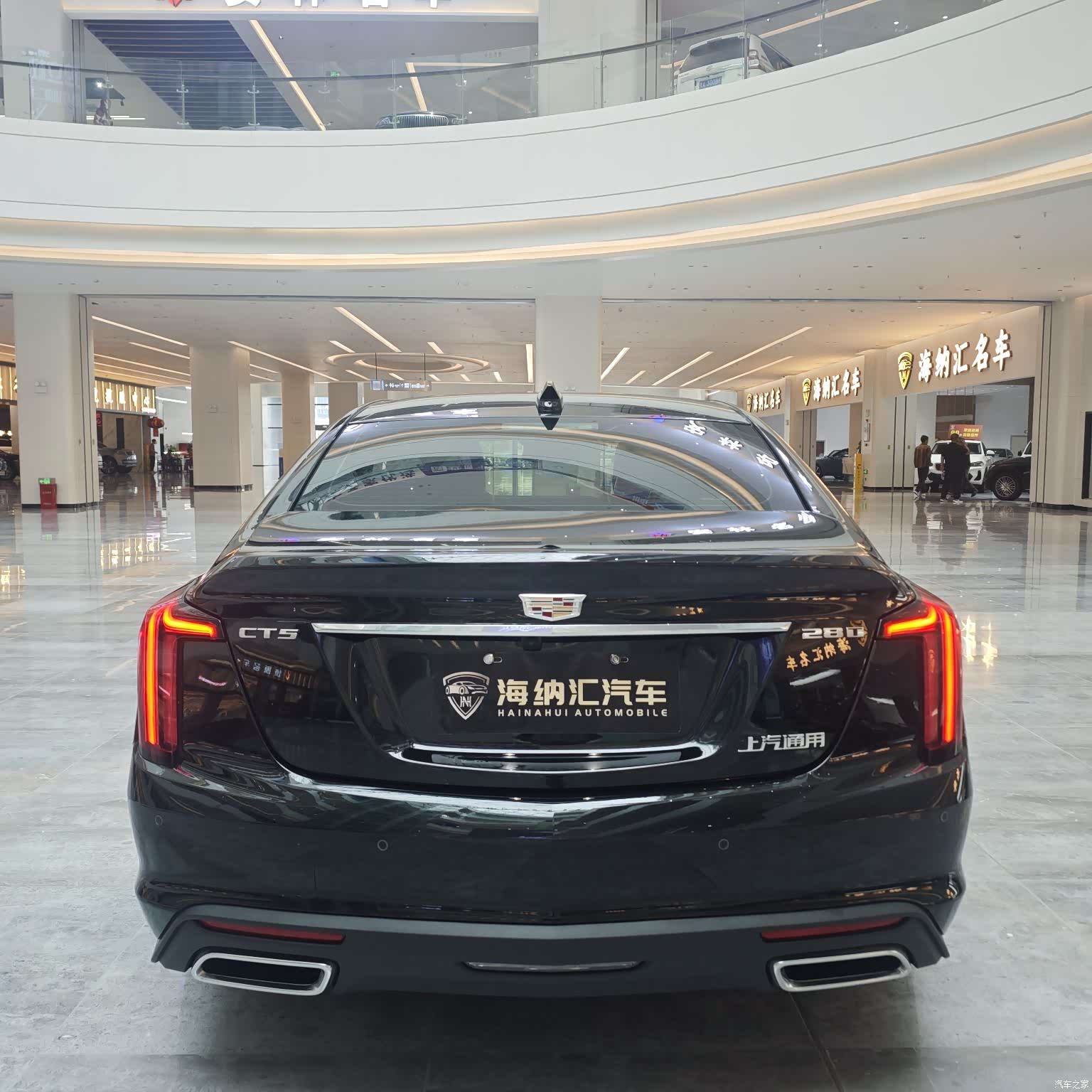 Cadillac CT5, 2026 все фото